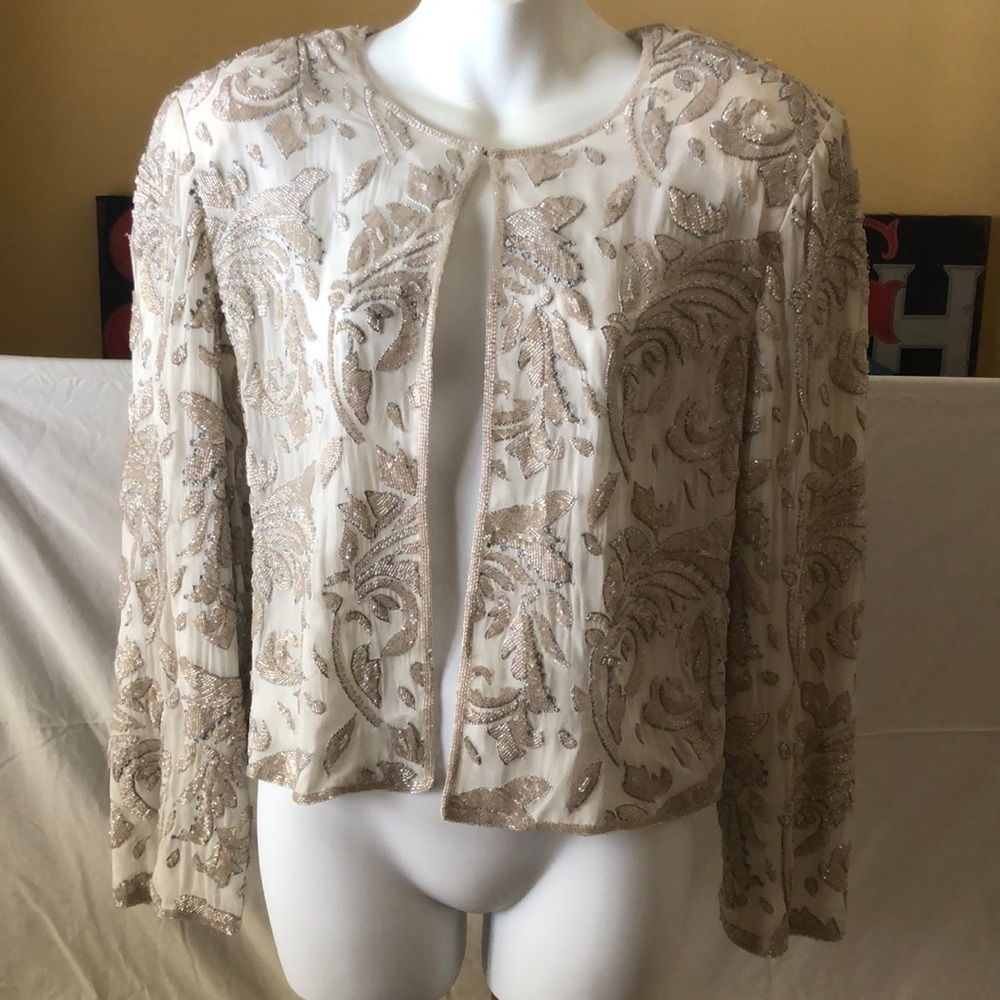 Gorgeous Della Roufogali for Niteline sweater